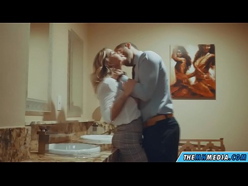 ❤️ Cando unha loura tetona seduce nun baño público ❌ Vídeo de puta en % gl.mkdou33miass.ru % ☑